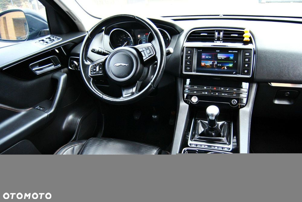 Jaguar F-Pace 20d Prestige - 6