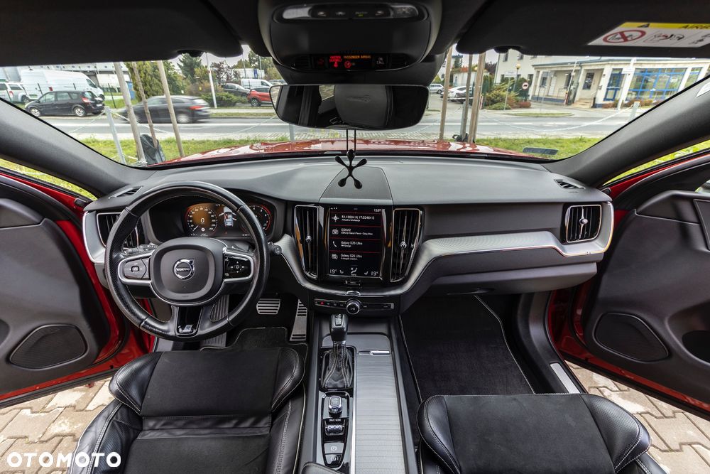 Volvo XC 60 T5 AWD R-Design - 34