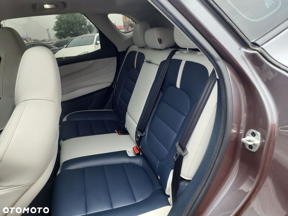 MG HS Luxury - 19
