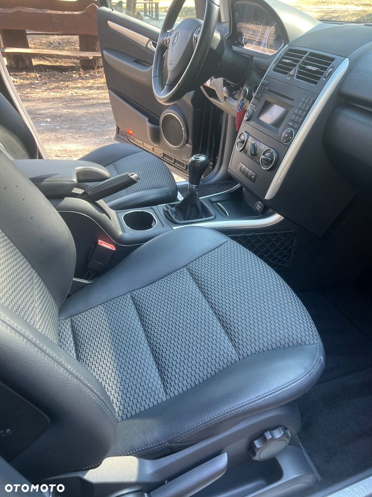 Mercedes-Benz Klasa A 180 BlueEFFICIENCY Avantgarde - 31
