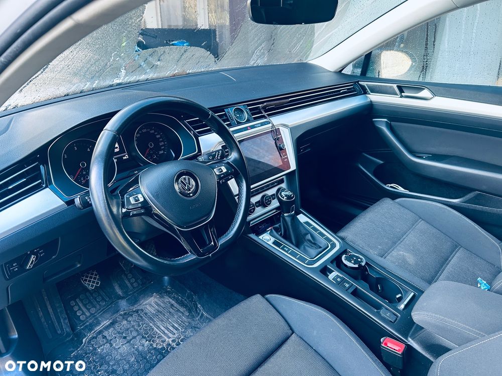 Volkswagen Passat 2.0 TDI SCR Highline - 11