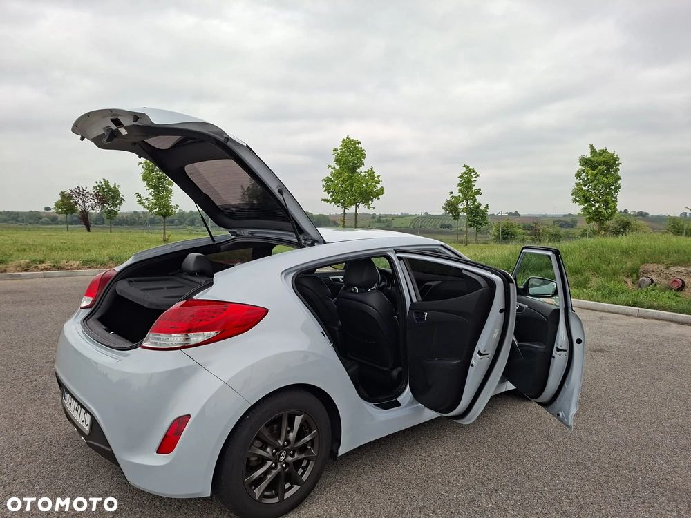 Hyundai Veloster - 8