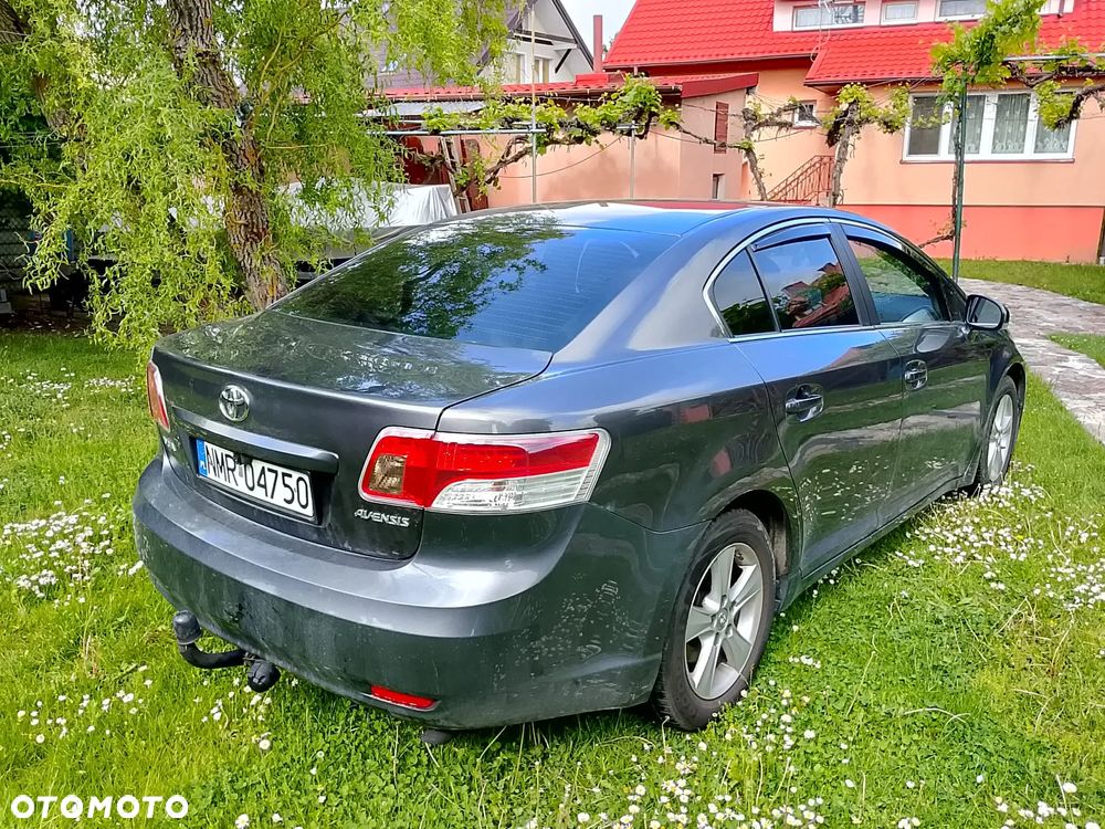 Toyota Avensis - 2