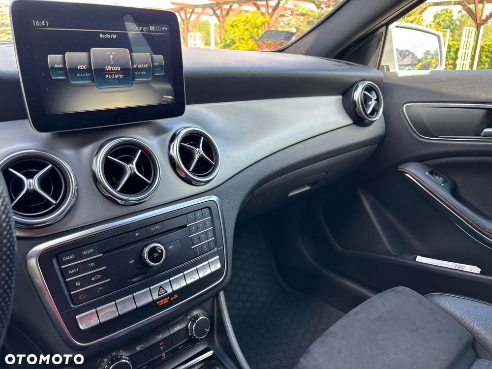 Mercedes-Benz GLA 250 4Matic 7G-DCT AMG Line - 34