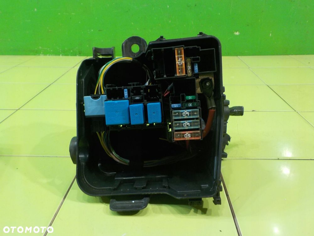 DACIA SANDERO II 1.2 B 13r HB 5D skrzynka bezpiecznikow 243809584R - 2