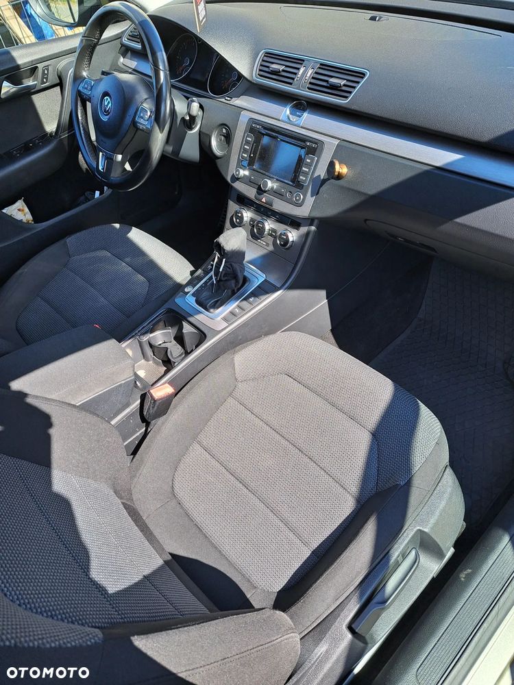 Volkswagen Passat 2.0 TDI Comfortline DSG - 9