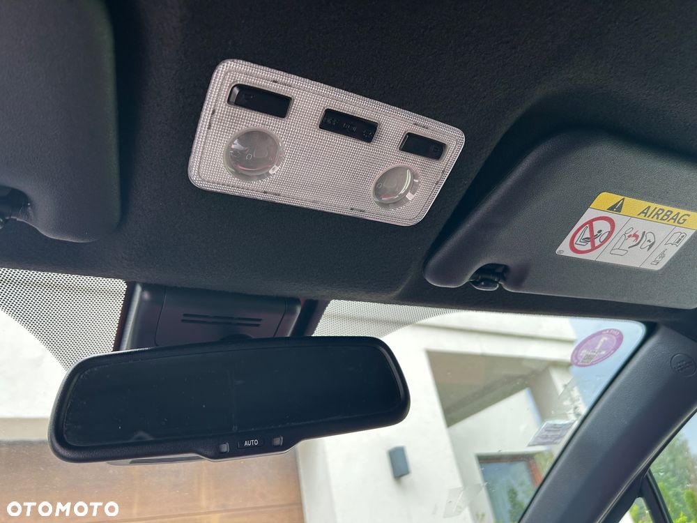 Toyota Yaris Hybrid 100 Selection Platinum - 18