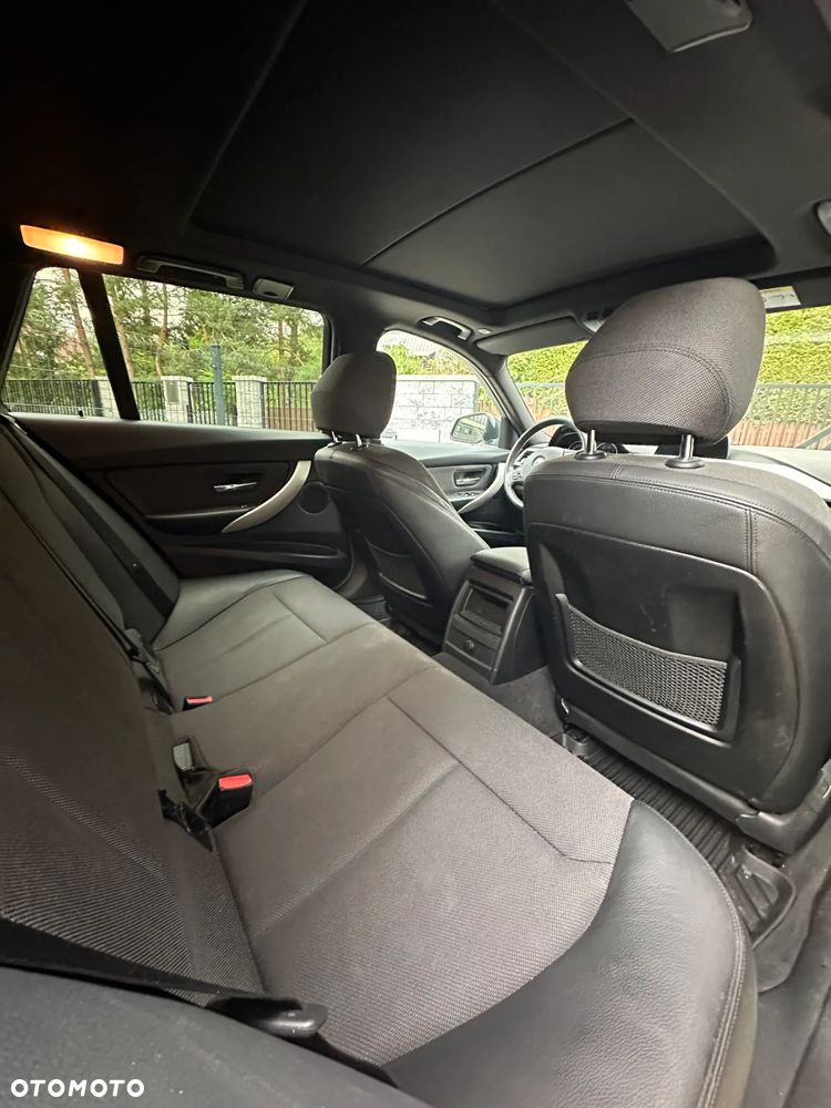 BMW Seria 3 320d Touring Efficient Dynamics Edition - 15
