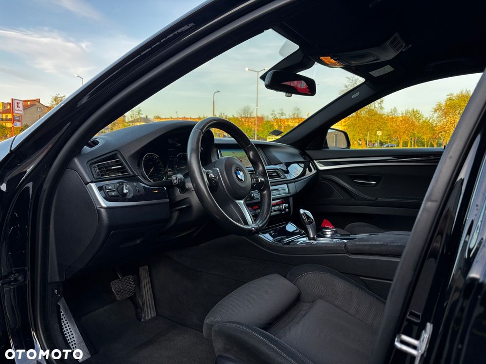 BMW Seria 5 525d xDrive Sport-Aut - 16