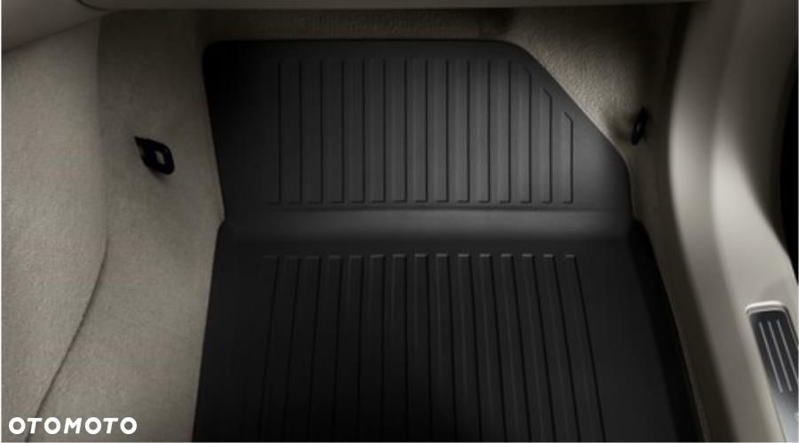 VOLVO S90 dywaniki gumowe przedzial pasazerski komplet czarne 32332370 OE - 1