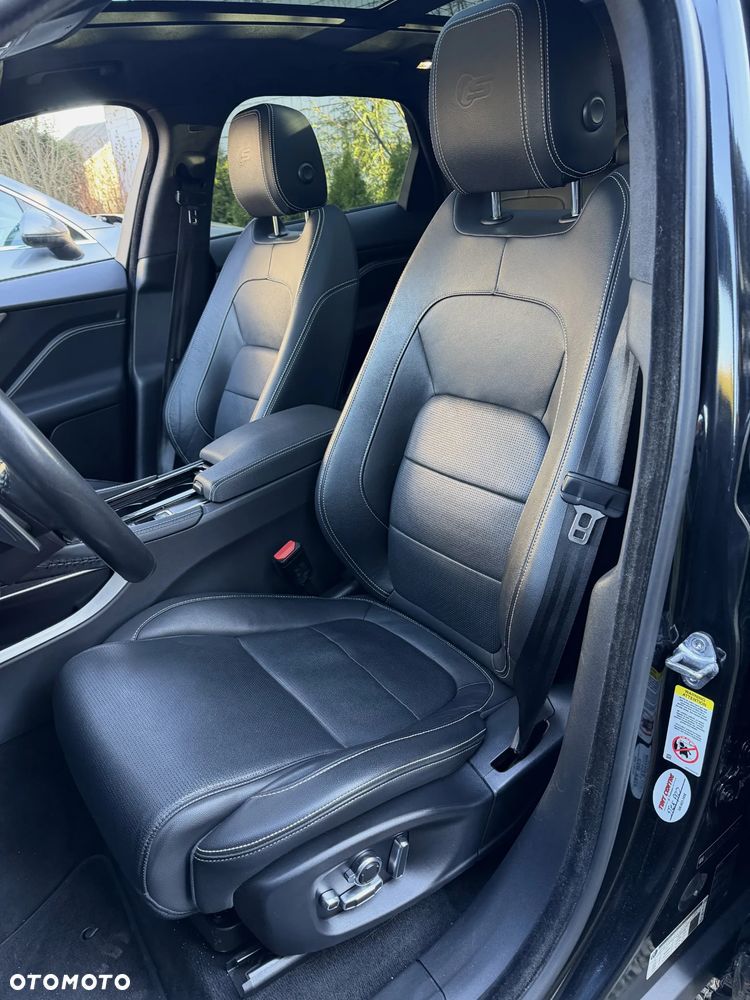 Jaguar F-Pace S AWD - 12