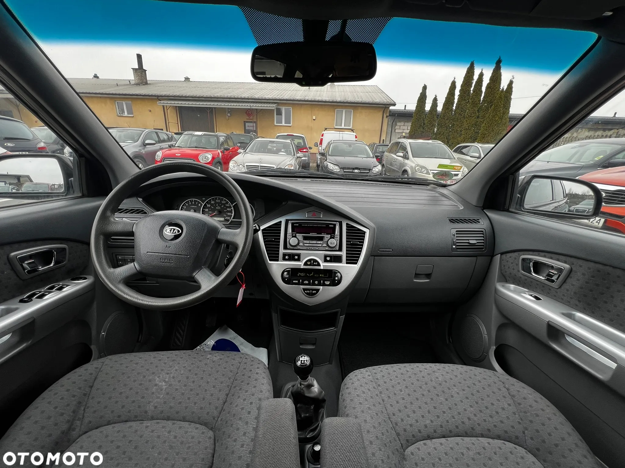 Kia Carens 2.0 EX - 16