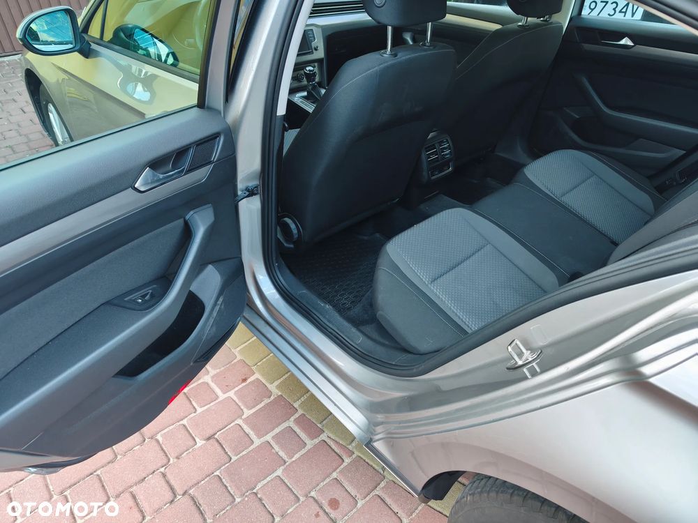 Volkswagen Passat 1.6 TDI BMT Comfortline - 8