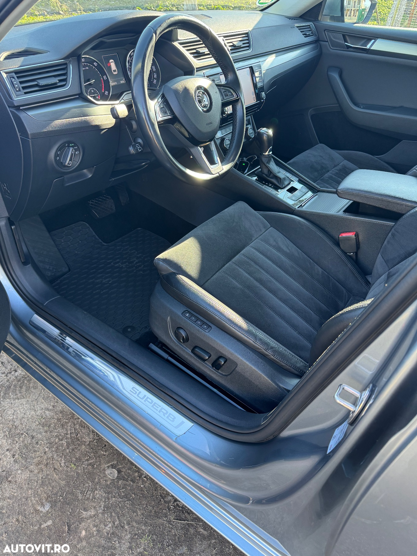 Skoda Superb 2.0 TDI DSG Premium Edition - 10