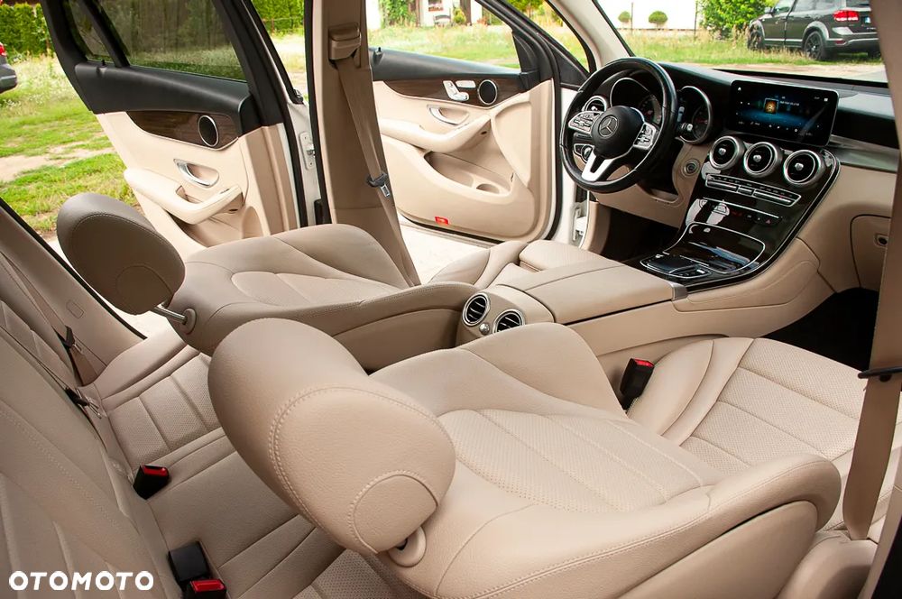 Mercedes-Benz GLC 300 4Matic 9G-TRONIC AMG Line - 35