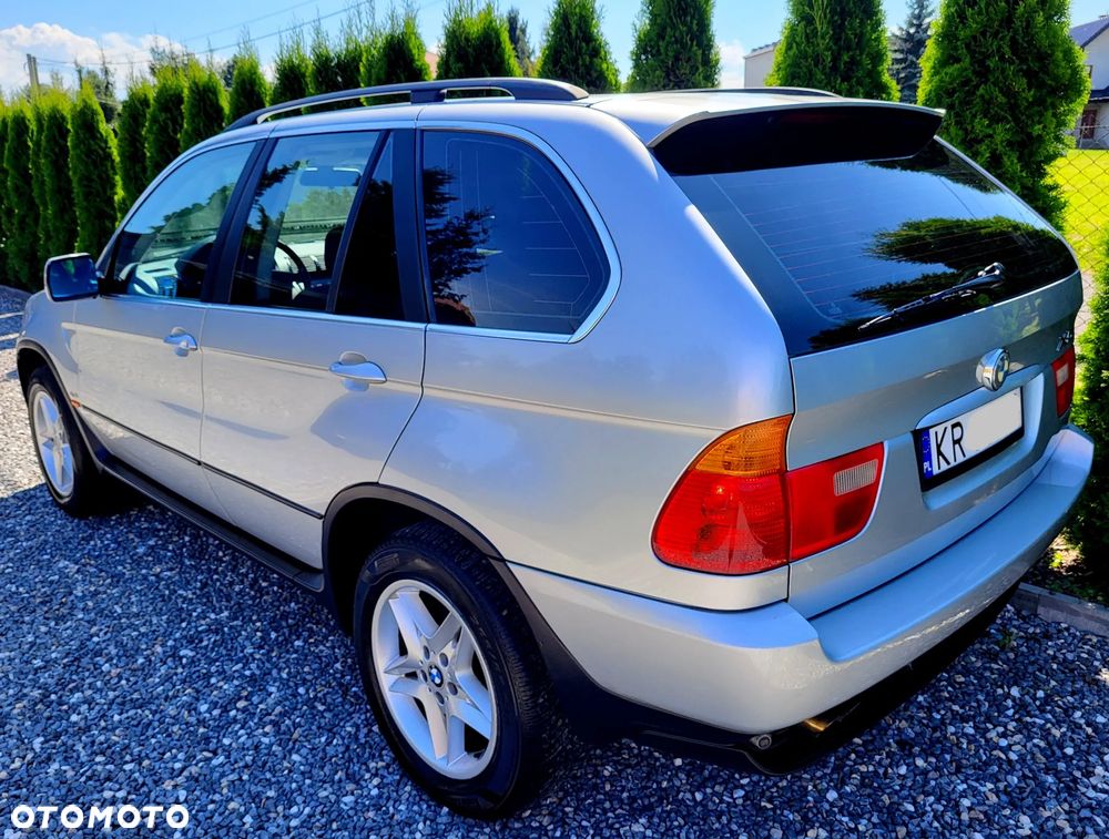 BMW X5 4.4i - 5