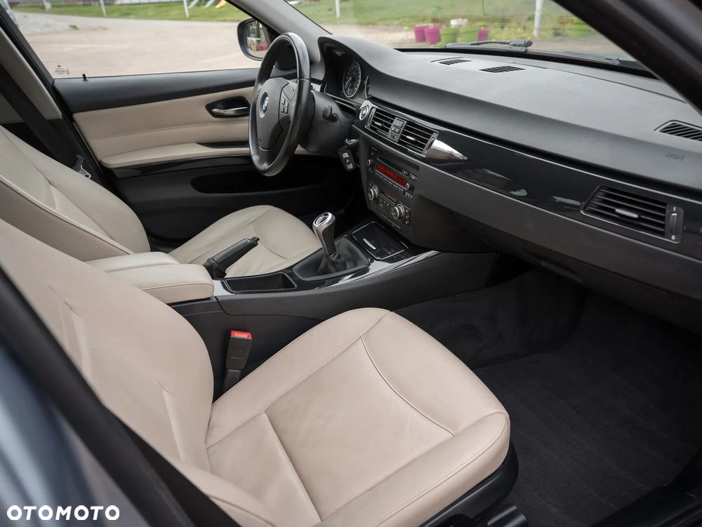 BMW Seria 3 318i Edition Exclusive - 35