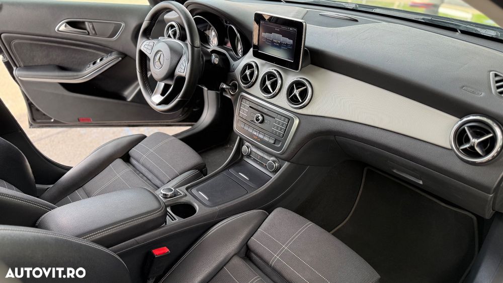 Mercedes-Benz GLA 220 d 7G-DCT Urban - 10