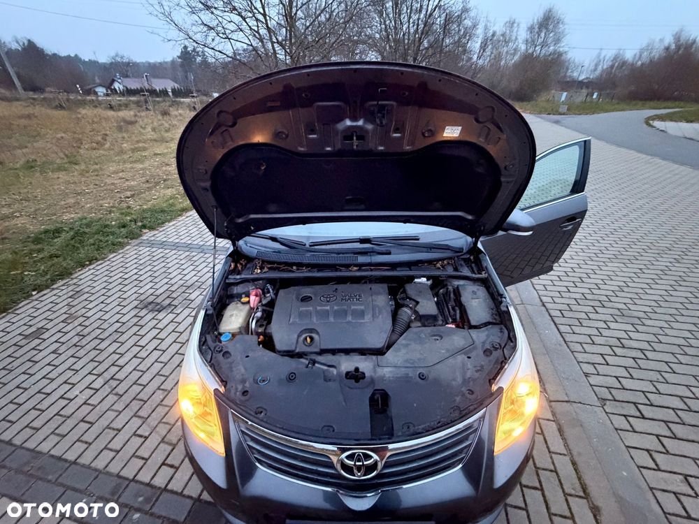 Toyota Avensis 1.6 - 12