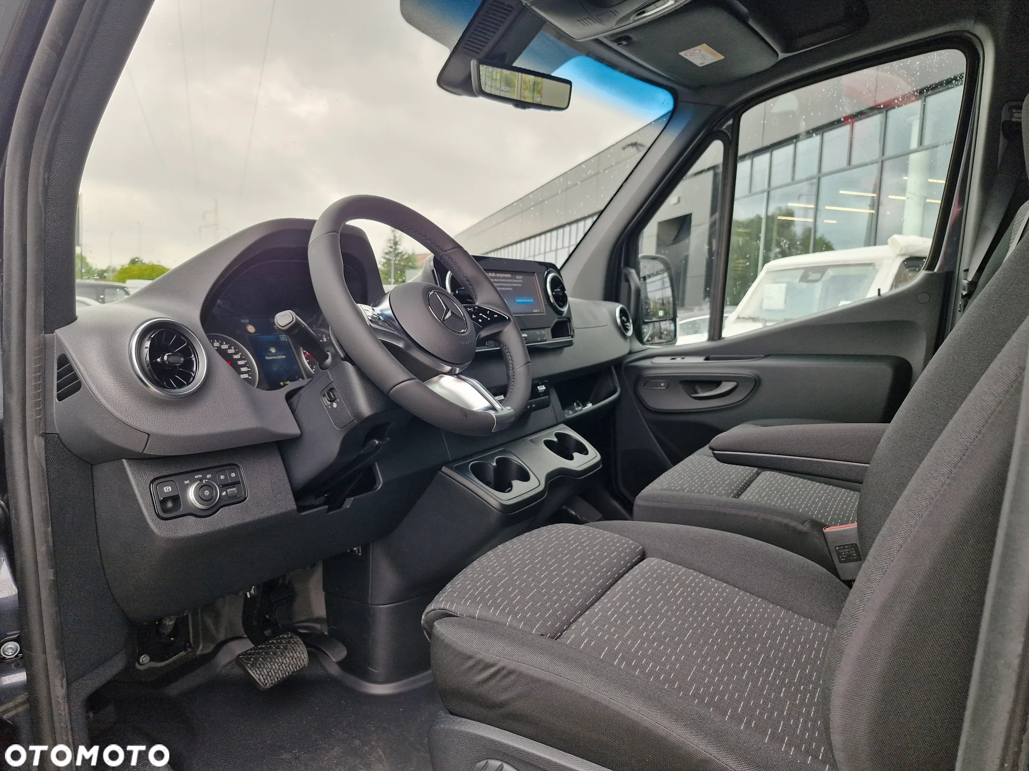 Mercedes-Benz Sprinter - 26