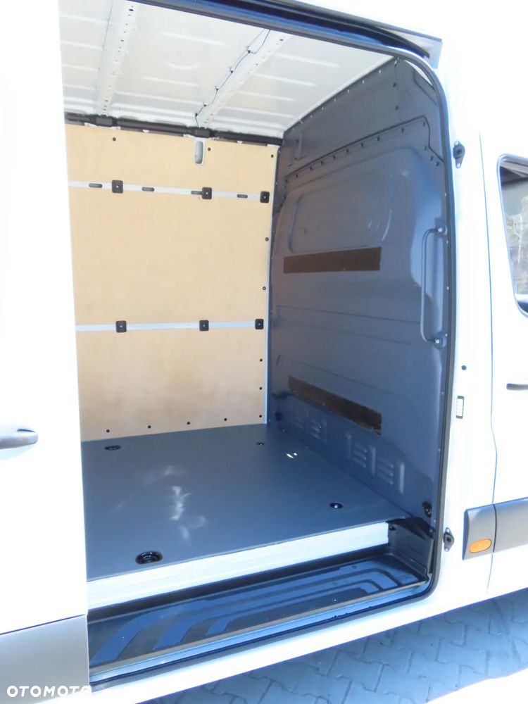 Mercedes-Benz Sprinter 317 CDI 170 KM 9G-Tronic Automat Model 907, L2H2 Furgon Blaszak, Wysoki Dach, 5932 mm Dł, FULL LED, HAK 3500 Kg, Rozstaw Osi 3665 mm, Ładowność 1174 Kg, WZMACNIANY,  Stan Wizualny I Techniczny NOWY Tak Jak Z Taśmy Produkcyjnej Gotowy Dostępny OKAZJA POLECAM - 22