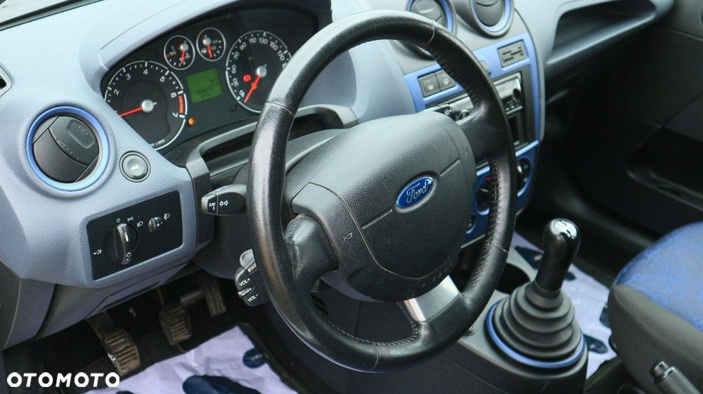 Ford Fiesta 1.25 Ambiente - 30