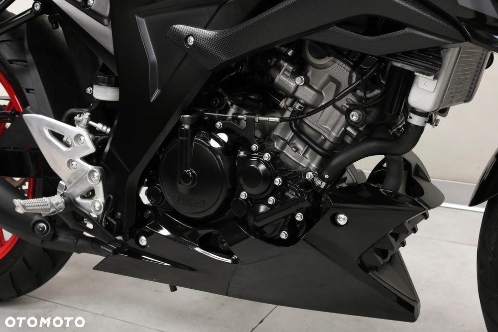 Suzuki GSX - 21