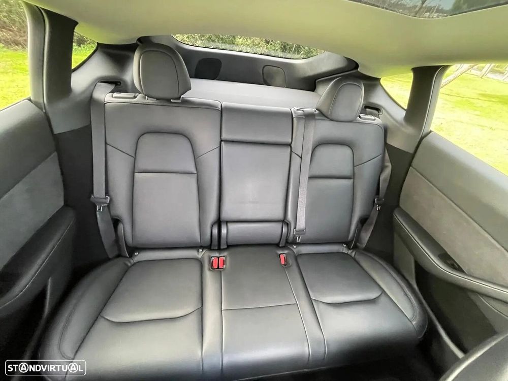 Tesla Model Y Performance Dual Motor AWD - 33