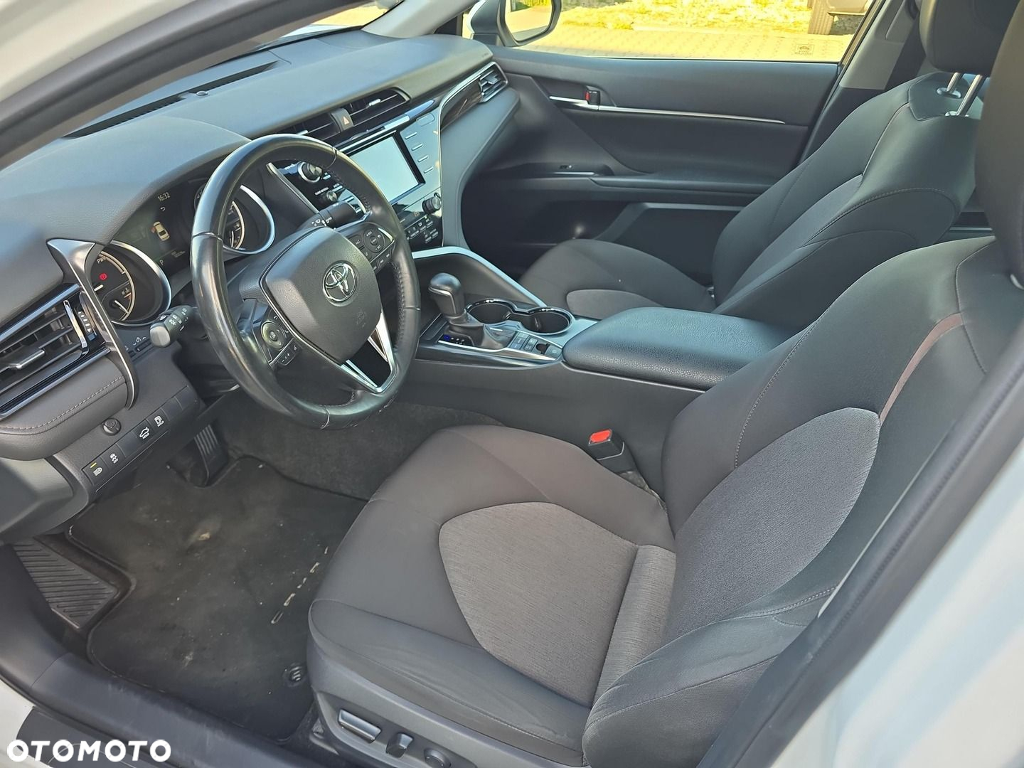 Toyota Camry 2.5 Hybrid Comfort CVT - 14
