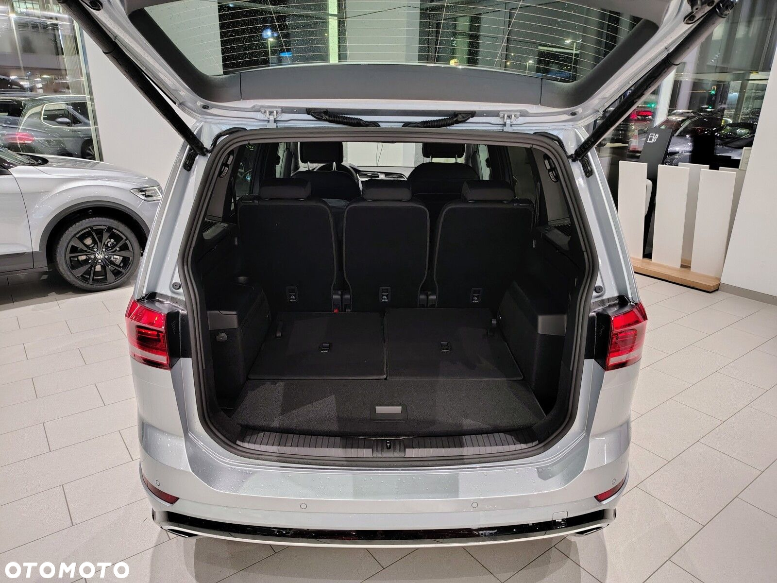 Volkswagen Touran - 13