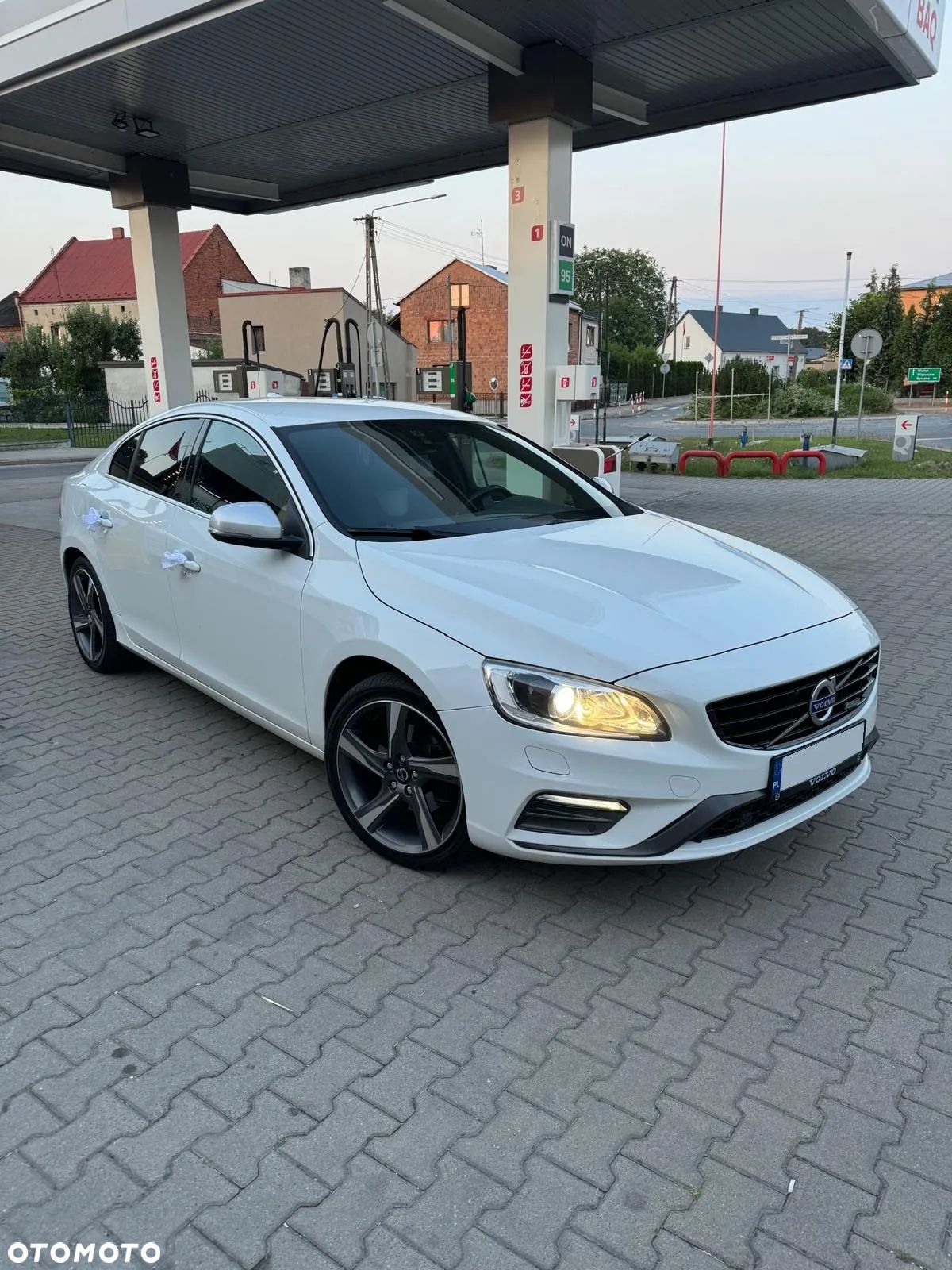 Volvo S60 D4 Drive-E Dynamic Edition (Kinetic) - 1