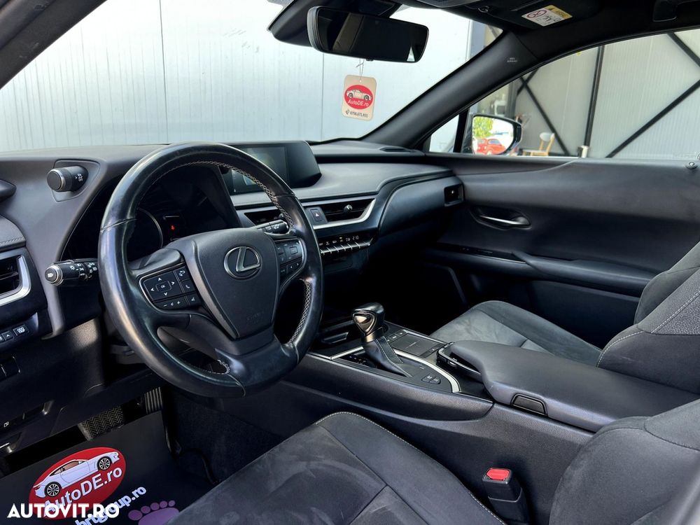 Lexus UX - 6