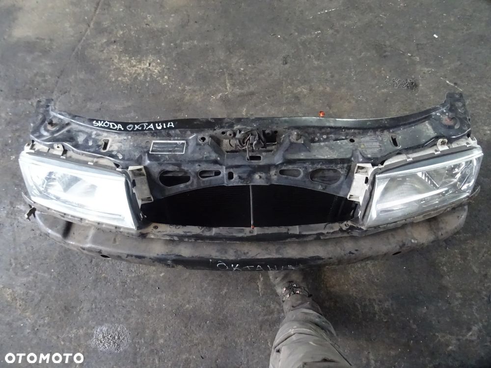 Pas Przedni Kompletny Z Lampami Skoda Octavia - 1