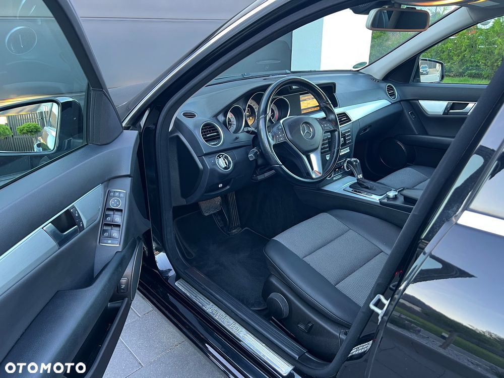 Mercedes-Benz Klasa C 180 CGI Automatik BlueEFFICIENCY Avantgarde - 10
