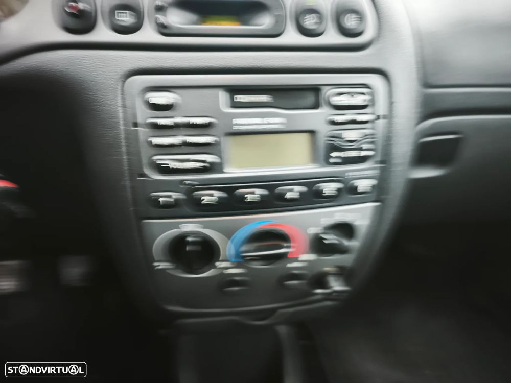 Ford Fiesta 1.8 TDdi Techno - 7