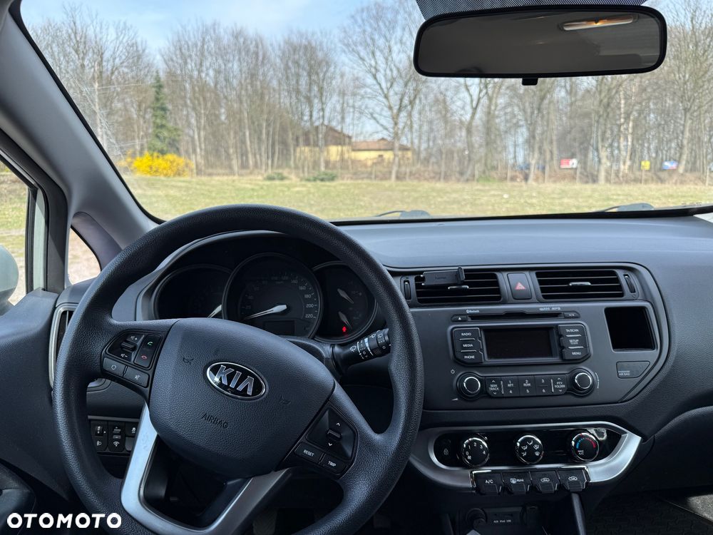 Kia Rio 1.2 L - 10