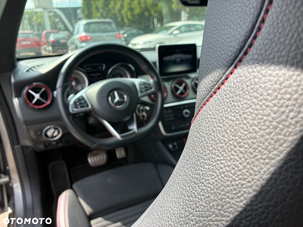 Mercedes-Benz CLA 250 4Matic 7G-DCT Sport - 11