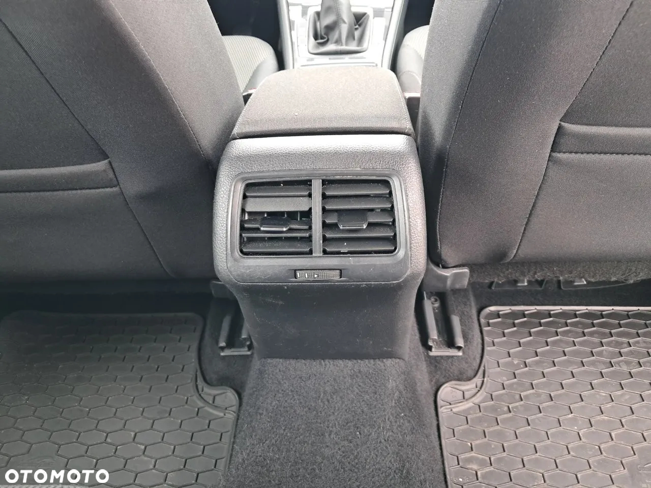 Volkswagen Golf VII 1.6 TDI BMT Comfortline - 25