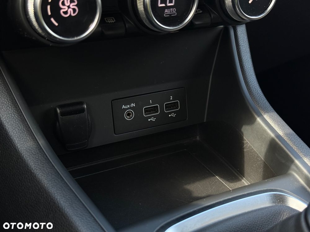 Renault Captur TCe 100 EXPERIENCE - 24