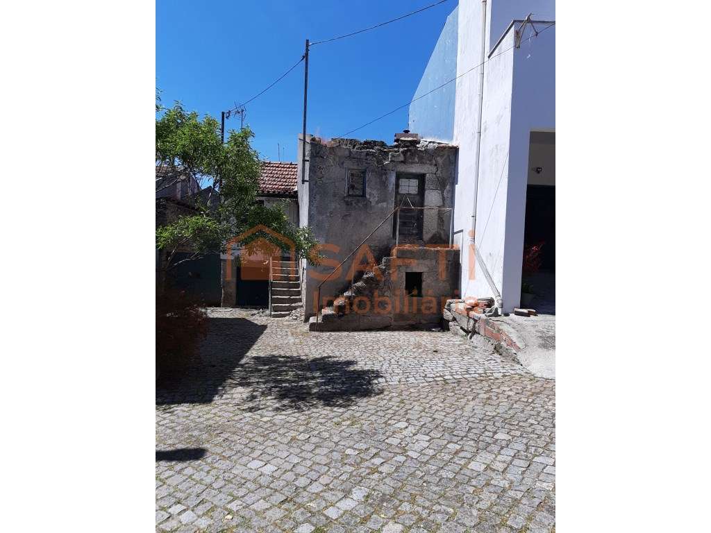 VISEU - NELAS - CASA EM PEDRA PARA RECUPERAR EM CANAS DE SENHORIM -... - Grande imagem: 3/6