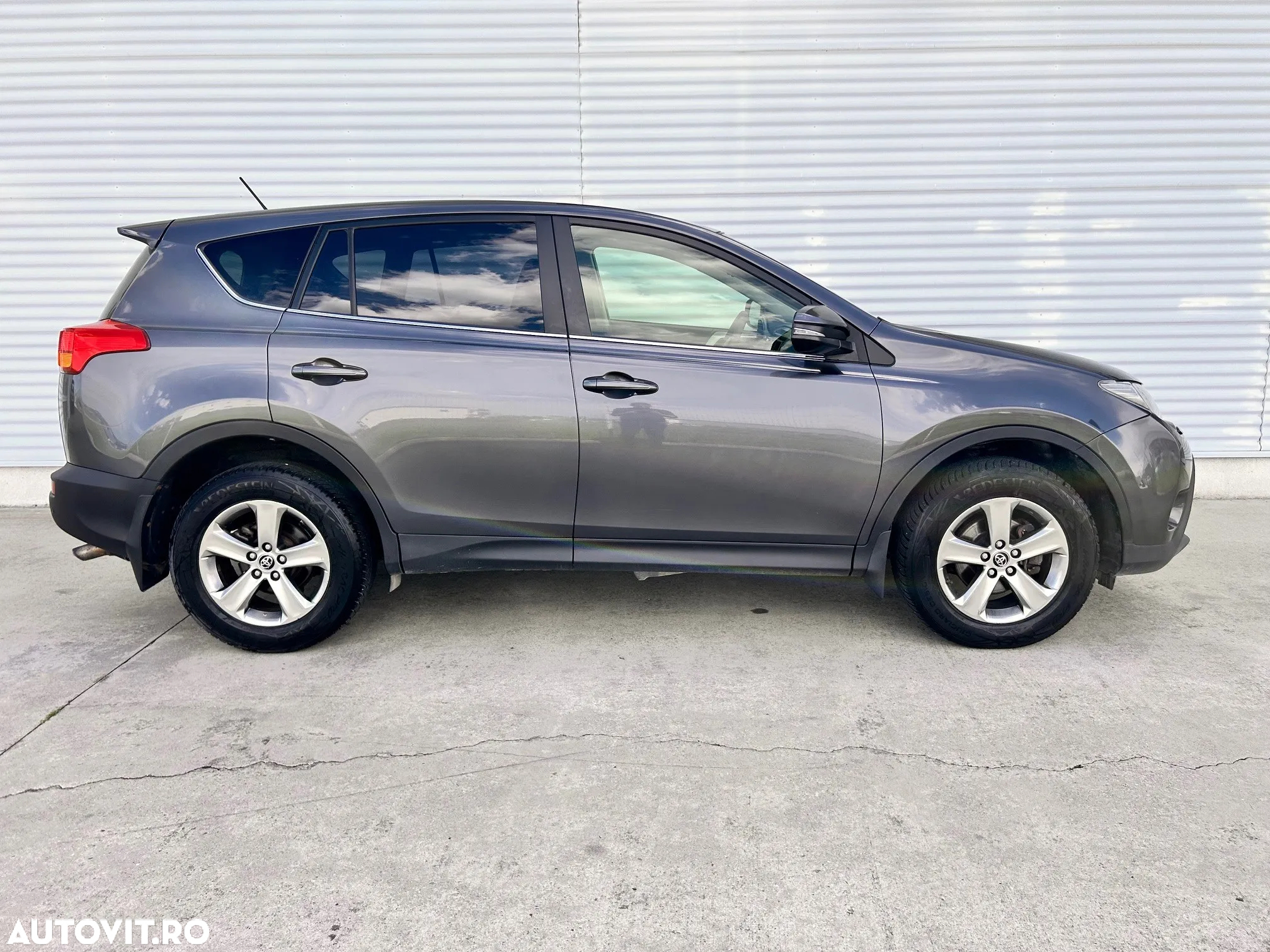 Toyota RAV4 2.2 D-4CAT 4WD Aut Luxury - 2