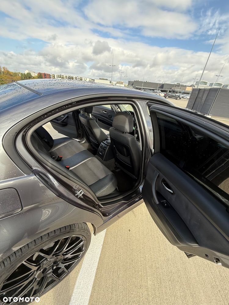 BMW Seria 3 320i Touring - 13