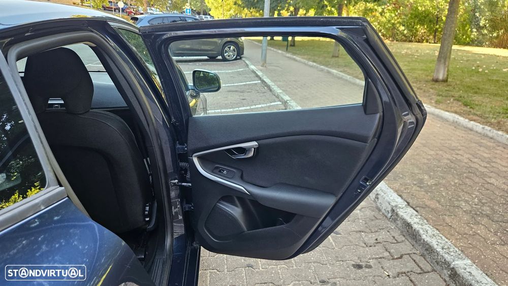Volvo V40 - 25