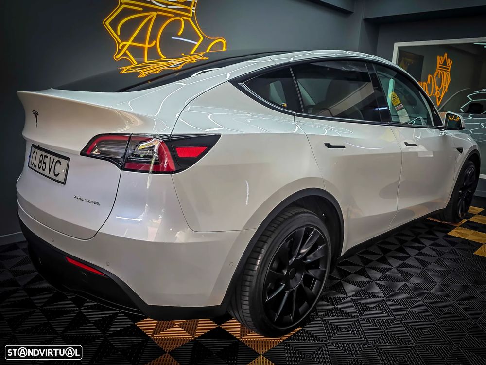 Tesla Model Y Long Range Dual Motor AWD - 11