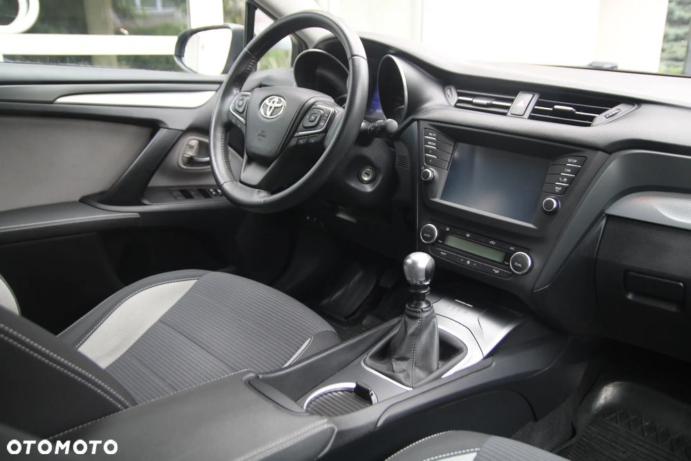 Toyota Avensis 2.0 D-4D Premium - 12