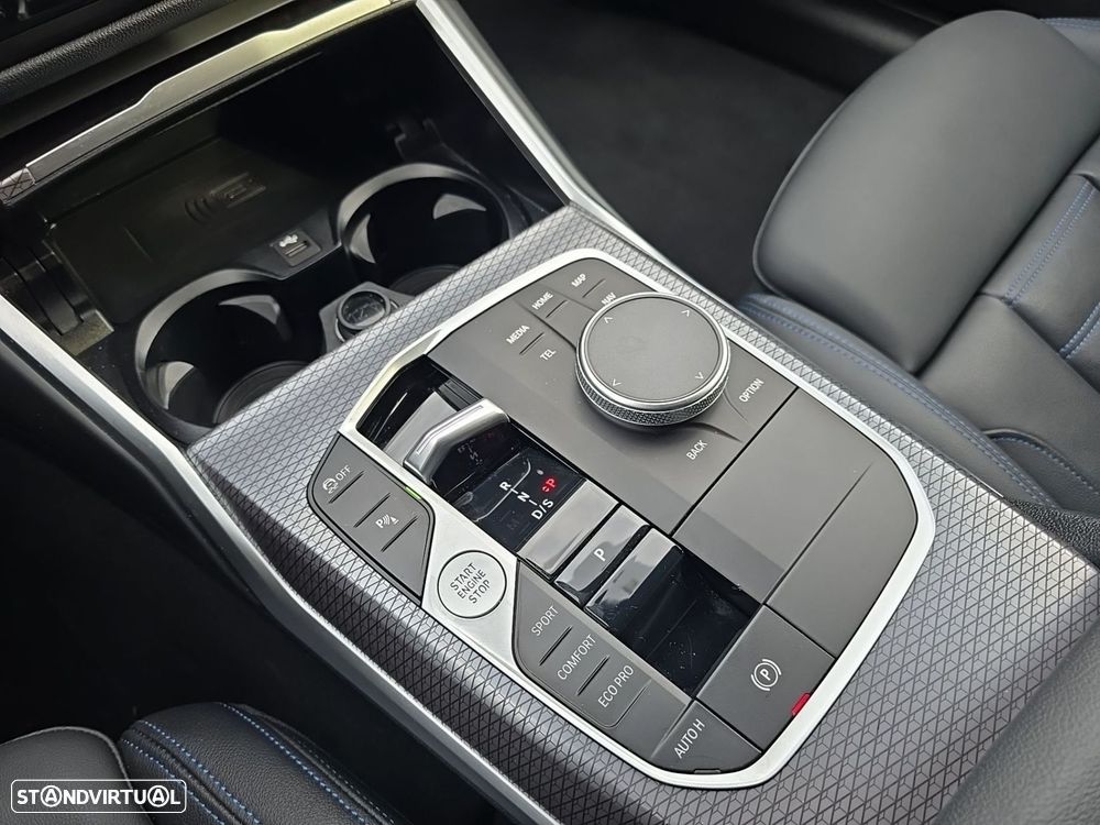 BMW 320 d Pack Desportivo M Auto - 13
