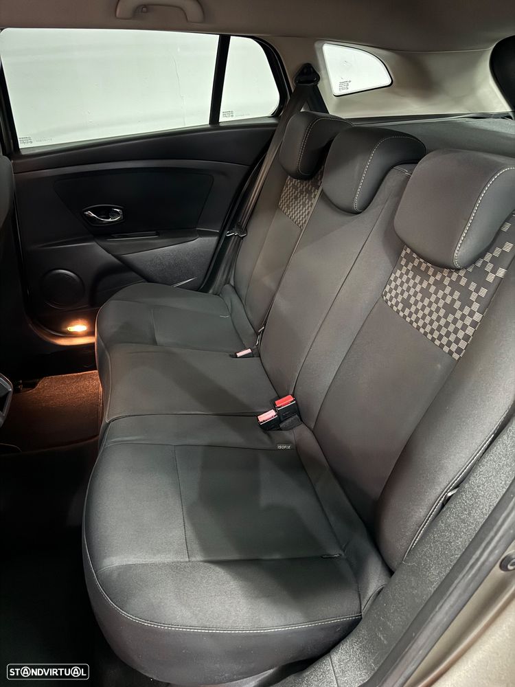 Renault Mégane Sport Tourer 1.5 dCi Dynamique SS - 9
