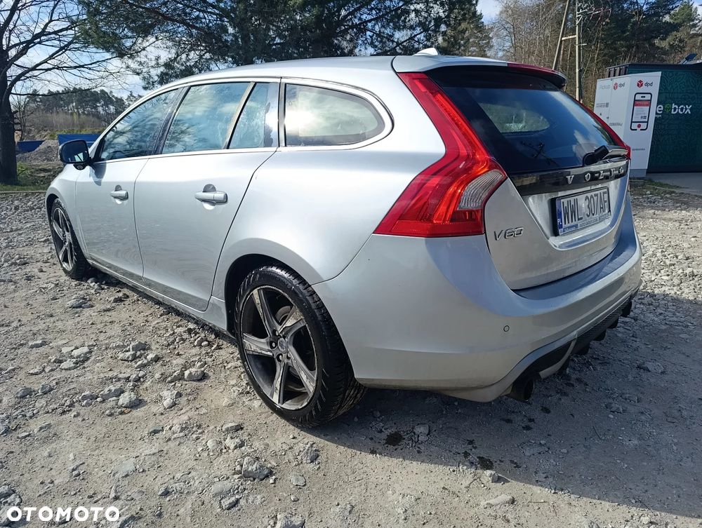 Volvo V60 D3 R-Design - 2