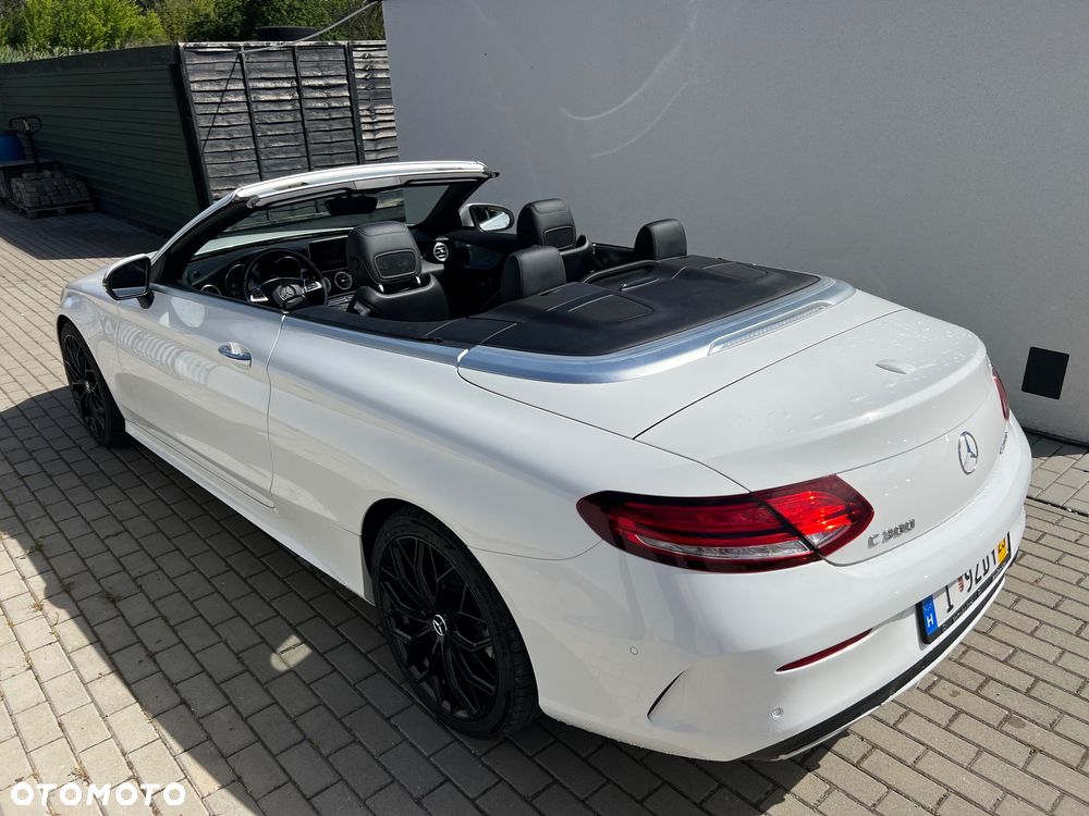 Mercedes-Benz Klasa C 300 9G-TRONIC AMG Line - 13