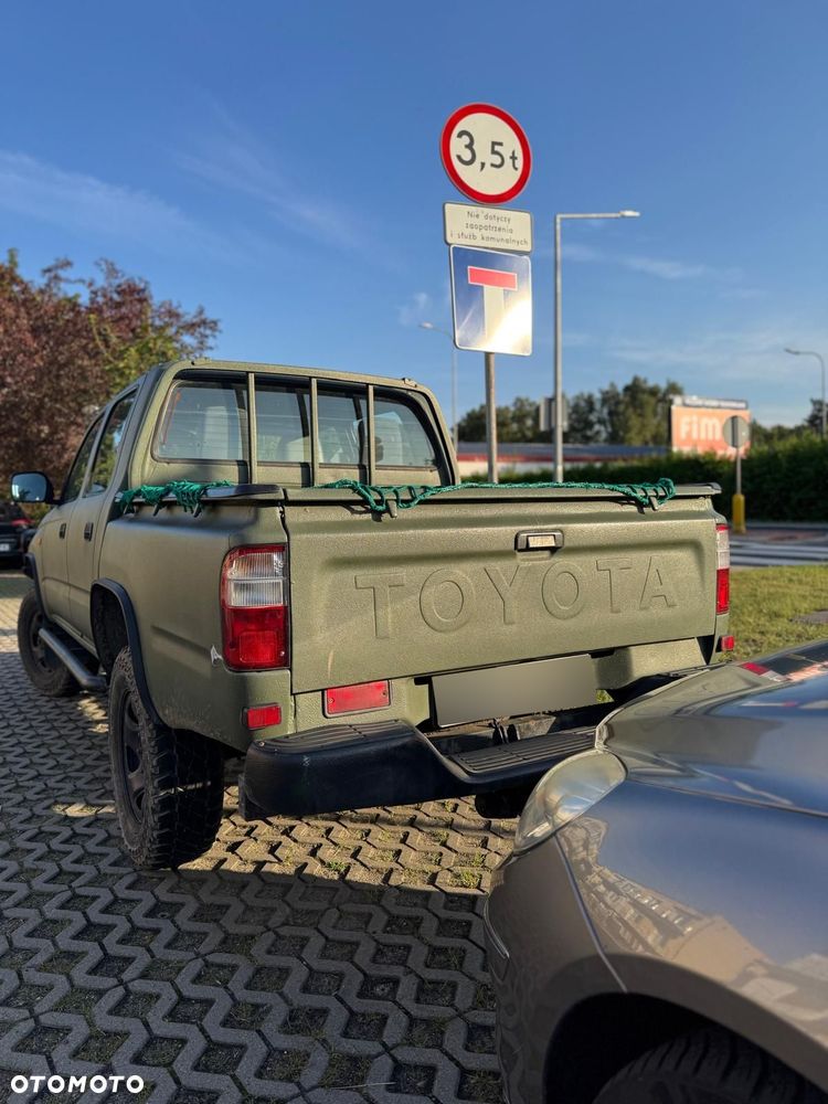 Toyota Hilux 4WD DLX - 21